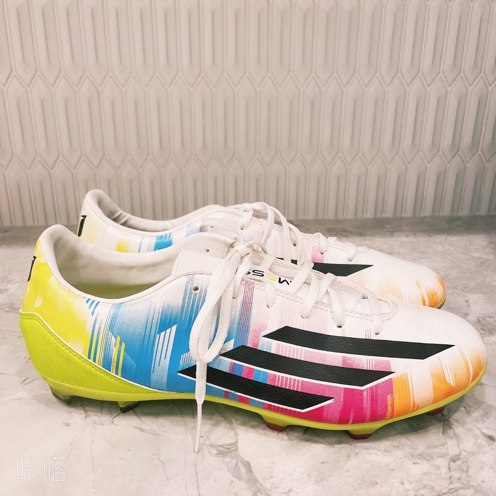 Adidas F30 Messi soccer shoes - Picture 2 of 8
